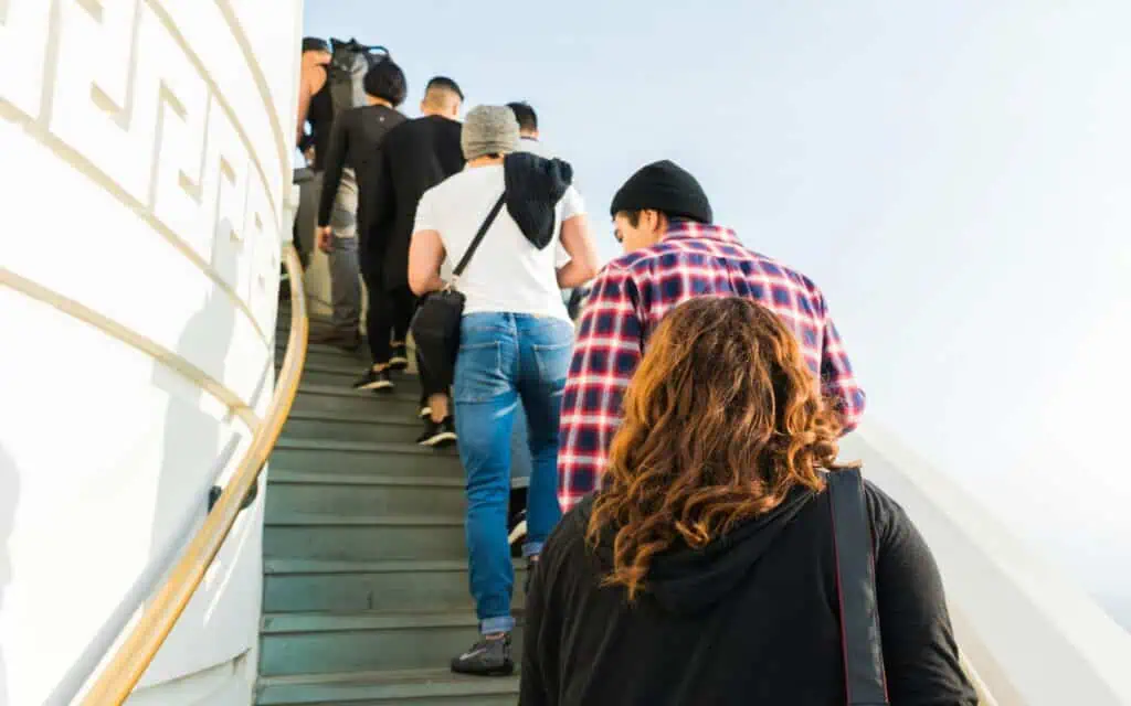 queue to visit a rental property in Germany